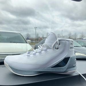 Brand New Curry 3’s